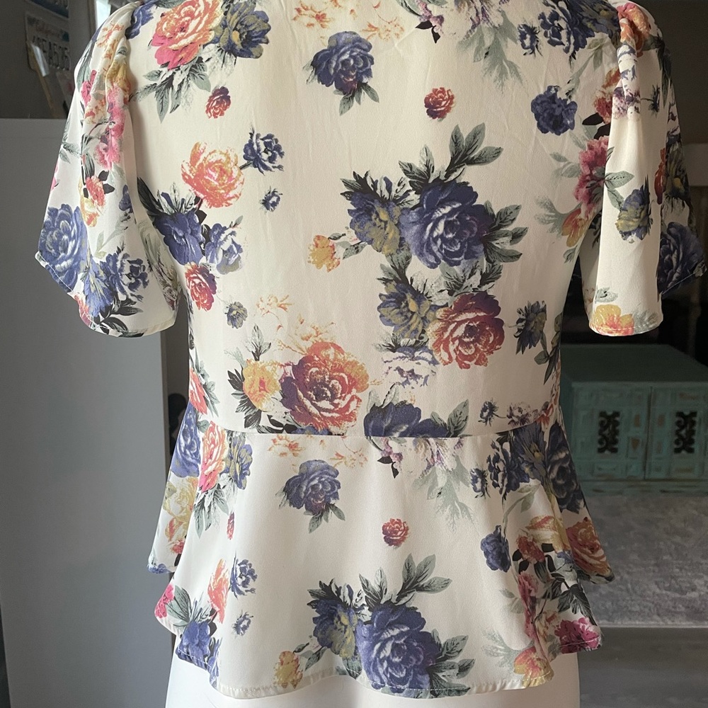 Kimchi Blue Floral Peplum Top - Picture 4 of 6